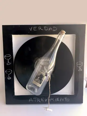 Z. el sueño de la razón produce monstruos botella intervenida artistas del barrio Madrid